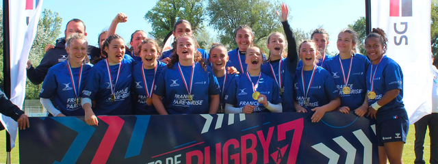 Deux joueuses U18 Filles Championnes de France Sevens !